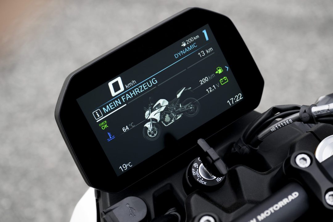 BMW F 450 R Naked Bike 6.5-inch full-colour TFT instrument display