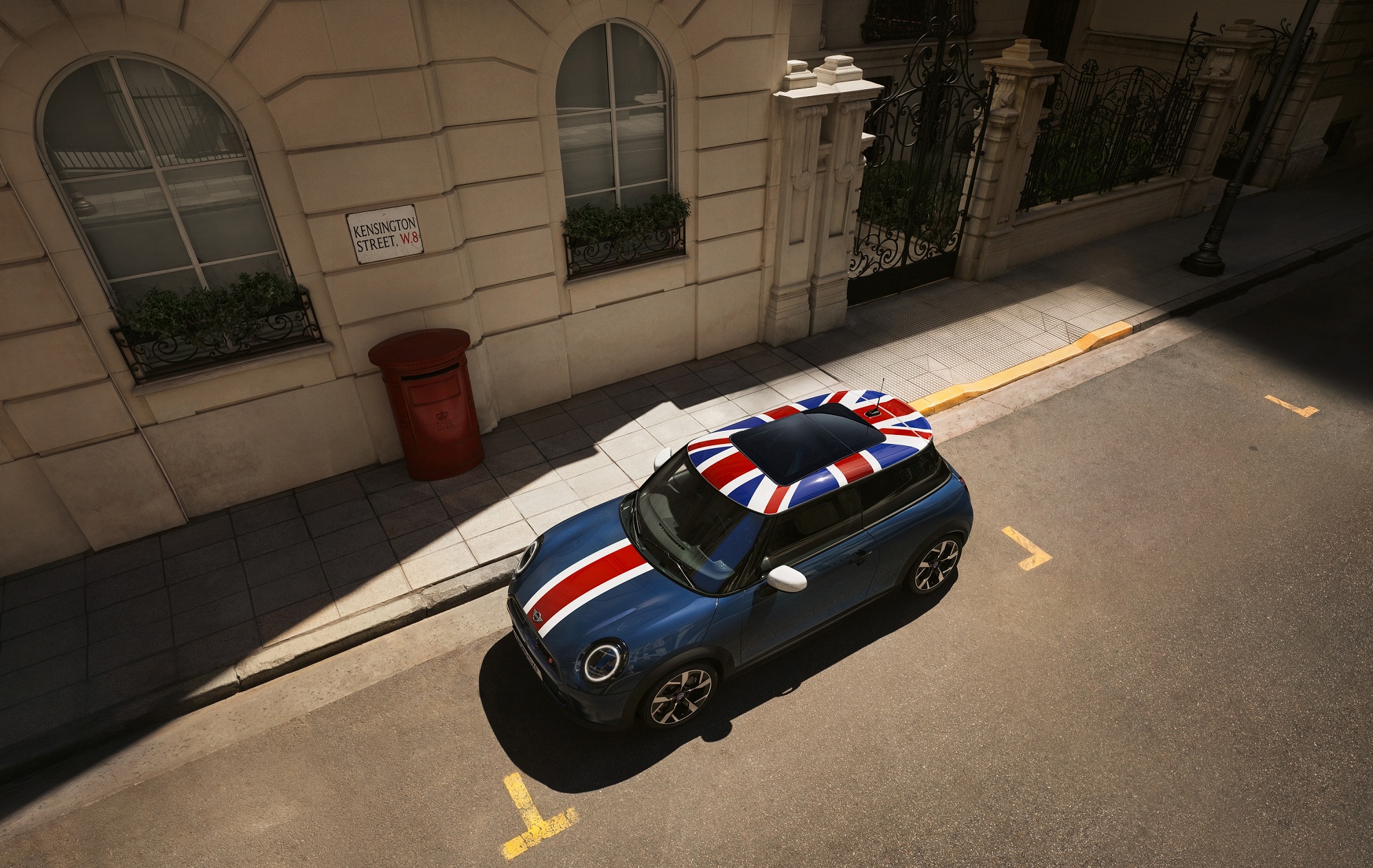 MINI Cooper Oxford Edition India launch featuring Union Jack roof graphic, 18-inch slide spoke wheels, and white mirror caps