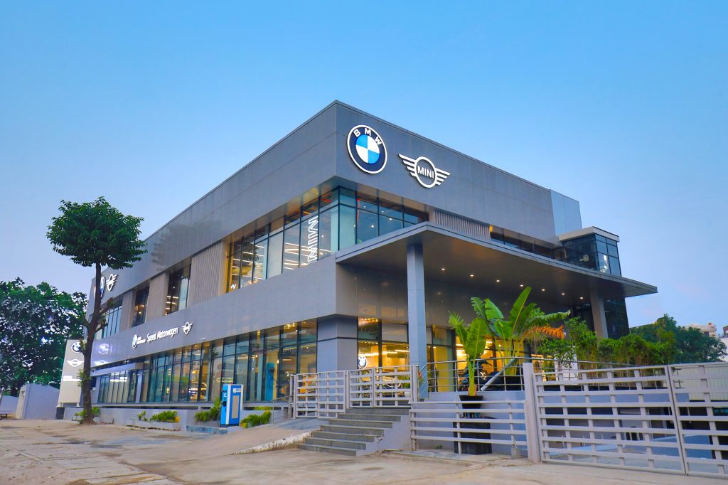 MINI Speed Motorwagen authorized dealership showroom in Lucknow for MINI Cooper Oxford Edition bookings