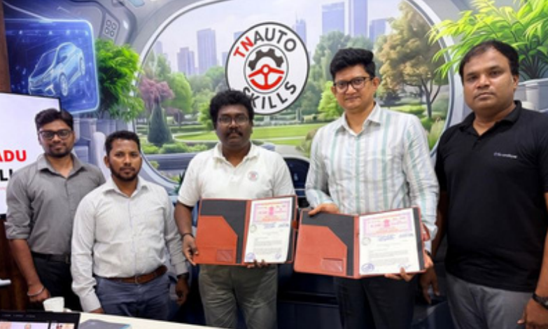 TN AutoSkills and O2V teams presenting signed partnership documents